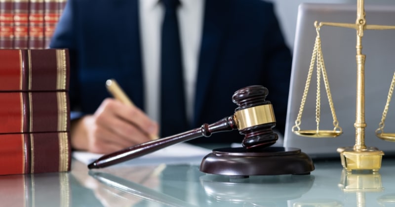 מהי עבירת סחיטה באיומים לפי החוק?