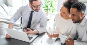 הר הביטוח הבטוח השירות שמבטל בירוקרטיה ומחזיר לך זמן ושקט